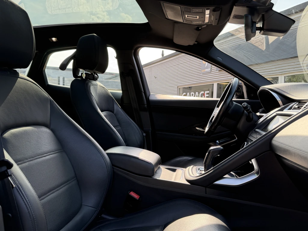 Jaguar E-PACE – foto 12