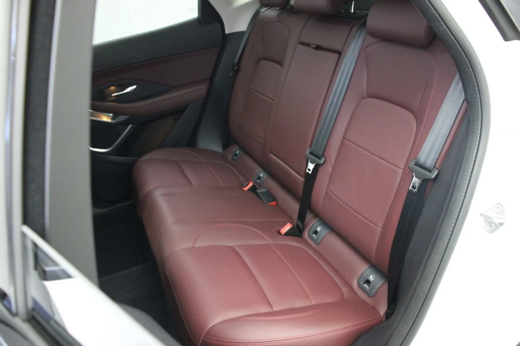 Jaguar E-PACE – foto 21