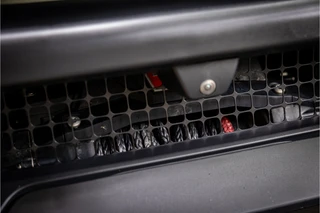Land Rover Defender – thumbnail 36