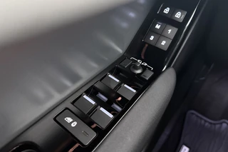 Land Rover Range Rover Velar – thumbnail 18