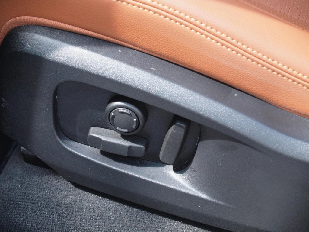 Jaguar F-PACE – foto 33