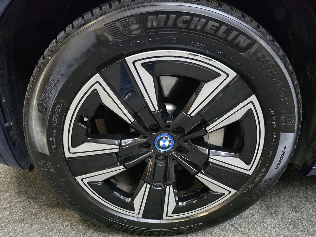 BMW iX3 – foto 8