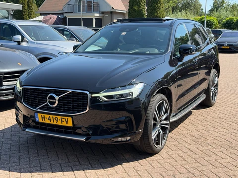 Volvo XC60 2.0 B5 R-Design / Trekhaak / Panoramadak / 360Camera / Head-up / Luchtvering / Keyless / 21'' / B&W / Luxe Leder / Stoelverwarming 4x / Dodehoek / DAB / ACC
