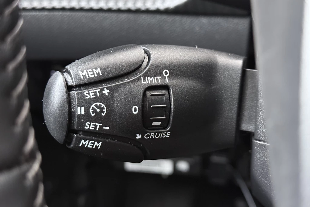 Peugeot e-208 – foto 19