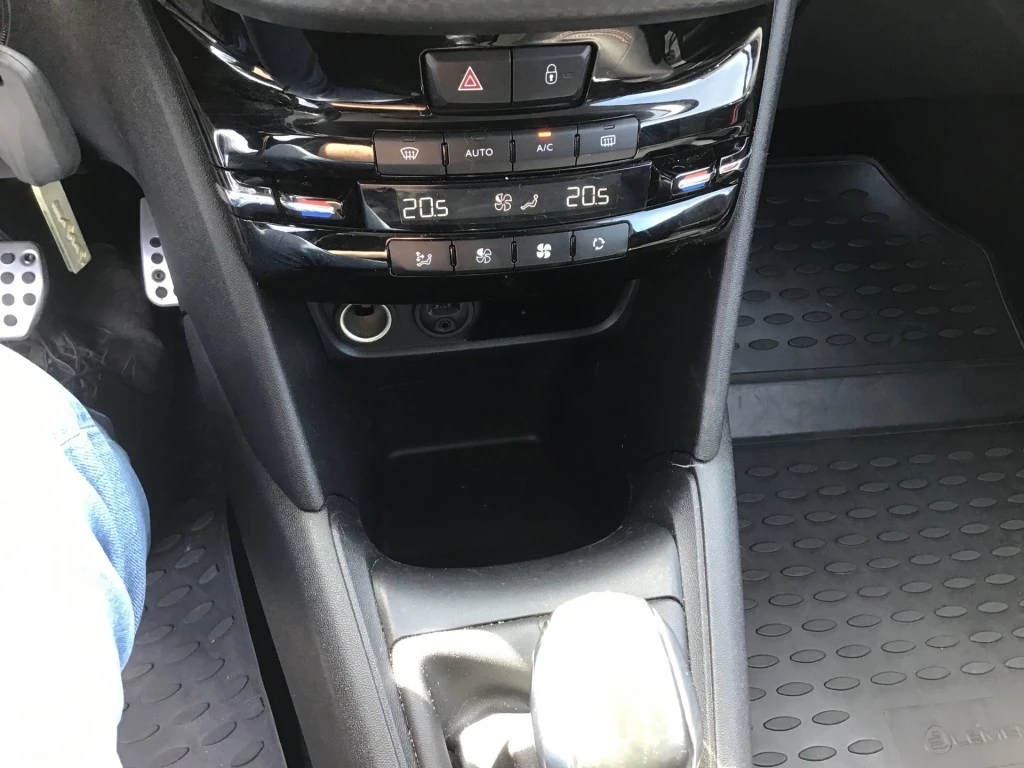 Peugeot 208 – foto 13