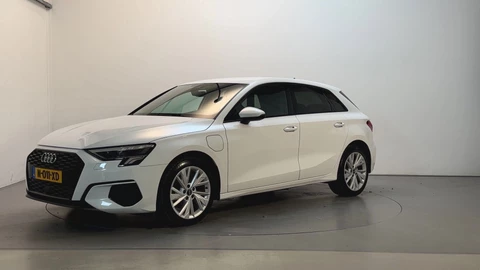 Audi A3 Sportback 40 TFSI e Business Edition LED Navigatie App-Connect Parkeersensoren