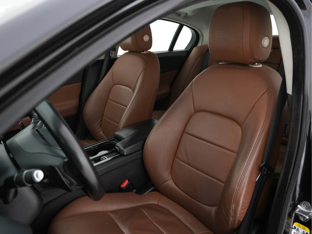 Jaguar XE – foto 20