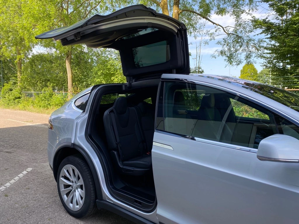 Tesla Model X – foto 8