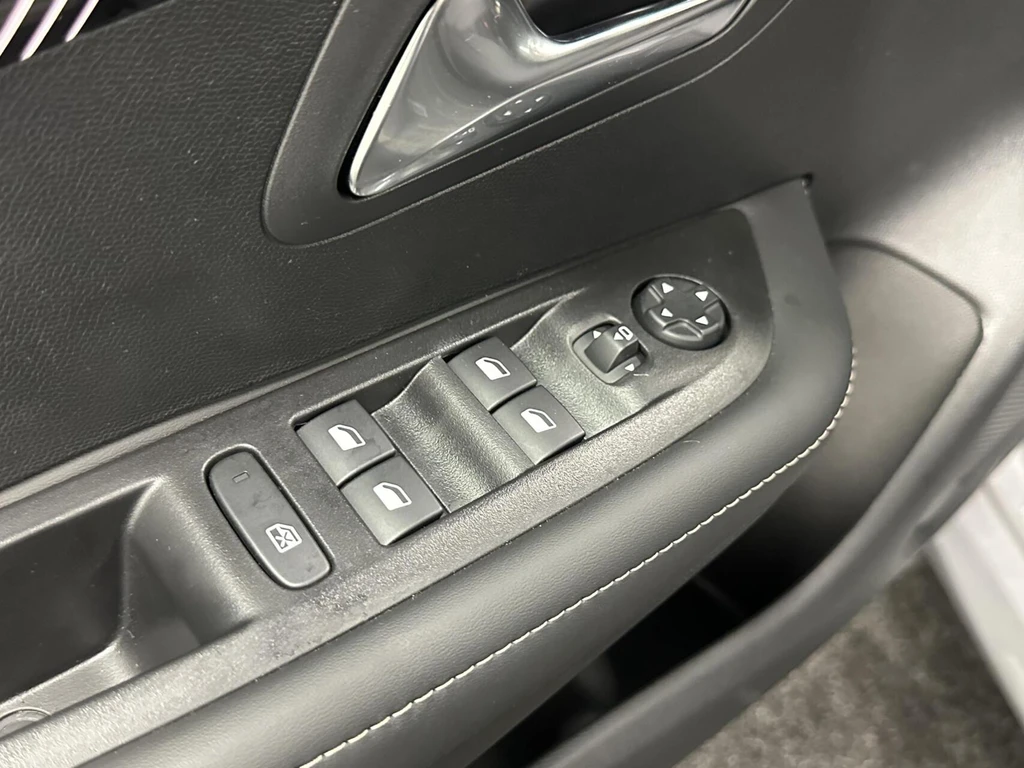 Peugeot e-208 – foto 16