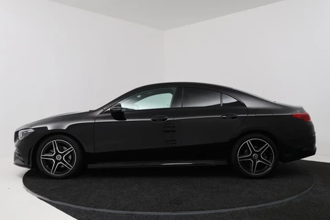 Mercedes-Benz CLA-klasse 180 Business Solution AMG (SFEERVERLICHTING, STOELVERWARMING, NAVIGATIE, CRUISE CONTROL, PARKEERSENSOREN)
