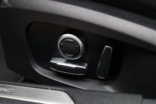 Jaguar XE – thumbnail 18