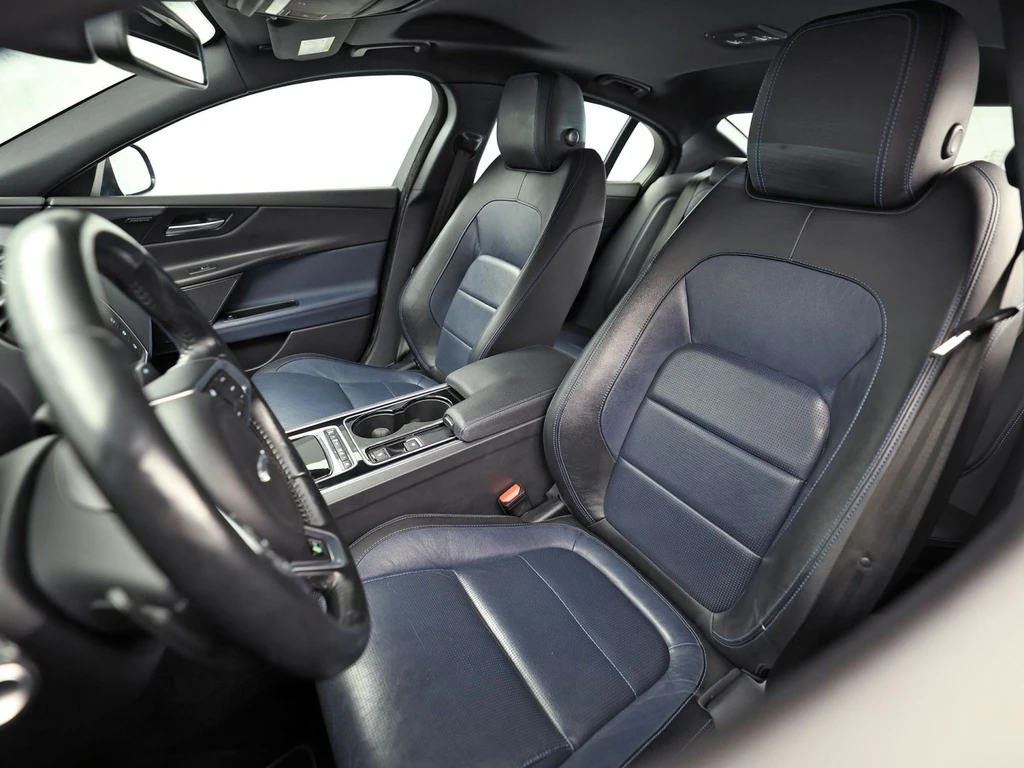 Jaguar XE – foto 14