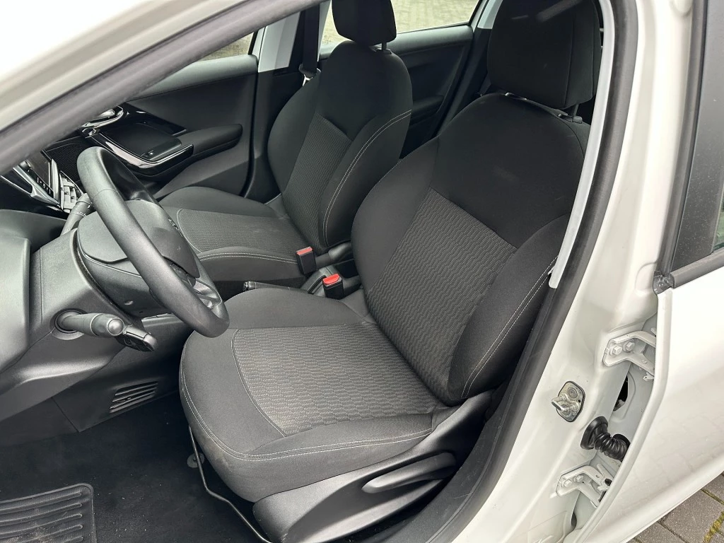 Peugeot 208 – foto 12