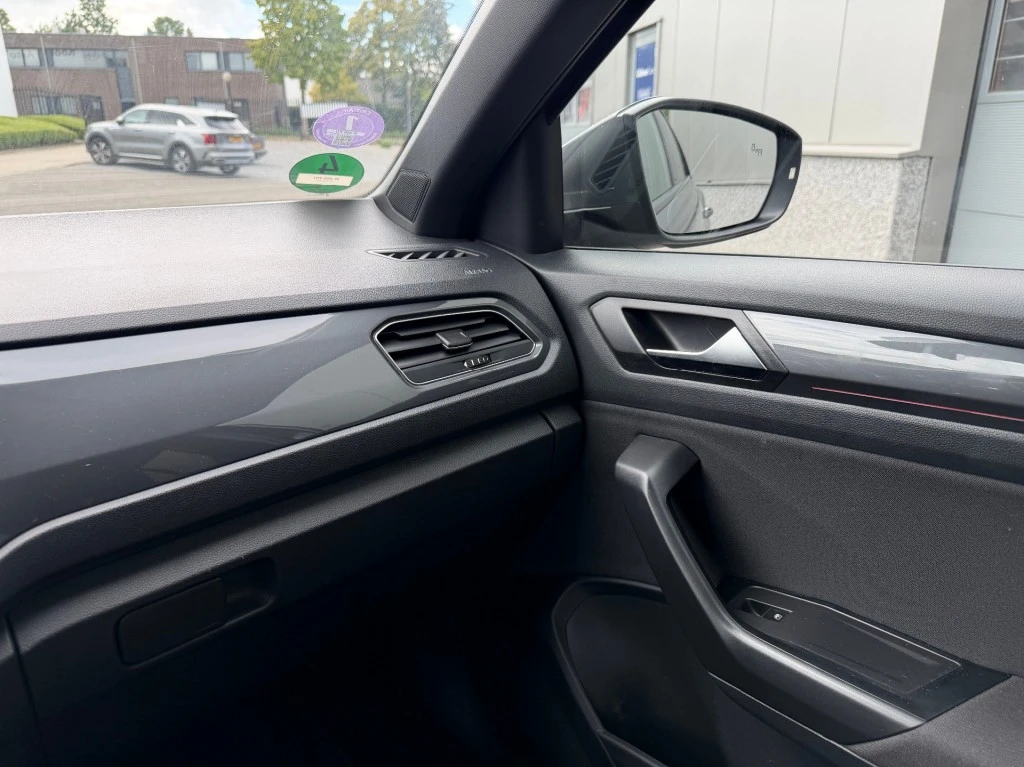Volkswagen T-Roc – foto 10