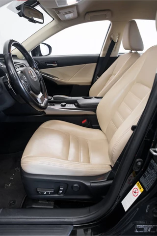 Lexus IS – thumbnail 16