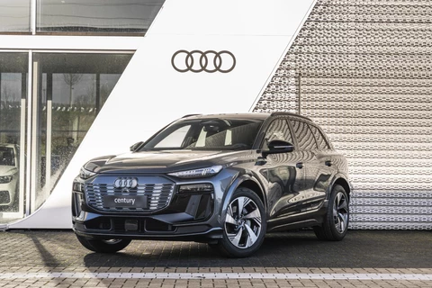 Audi Q6 S edition e-tron 83Kwh 185 kW / 252 PK SUV Elektri | RS carbon dakpoiler | 21 inch | trekhaak | pano