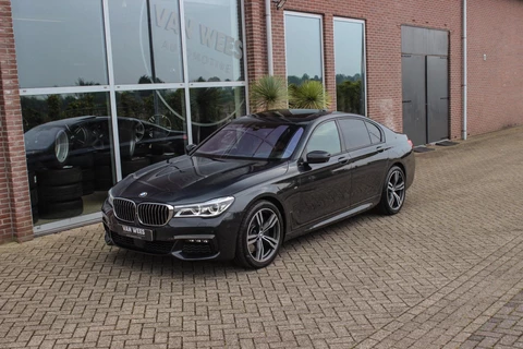 BMW 7-serie 750i xDrive High Executive M-sport | Driving Assistant Plus | Massage | 360 camera | B&W audio | Gesture control | Panoramadak | Comfortstoelen | Stuurverwarming
