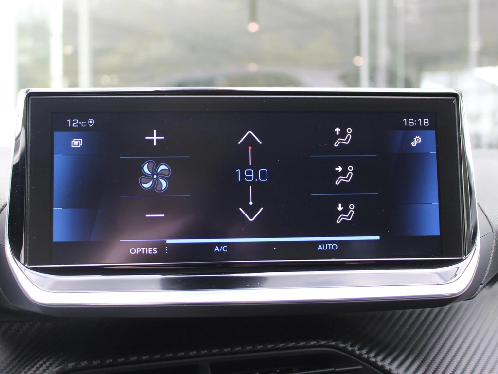 Peugeot 208 – foto 18