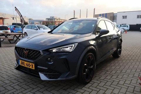 CUPRA Formentor 1.4 VZ Copper Edition 245PK | 1e Eigenaar | Dealer Onderh. | BTW | Cupra knop | Sfeer | 360Cam | Winterpack | Matrix LED | Camera | Elek klep | ACC | Climate | Carplay | 1 Laadkabel | Donkere Hemel | PDC