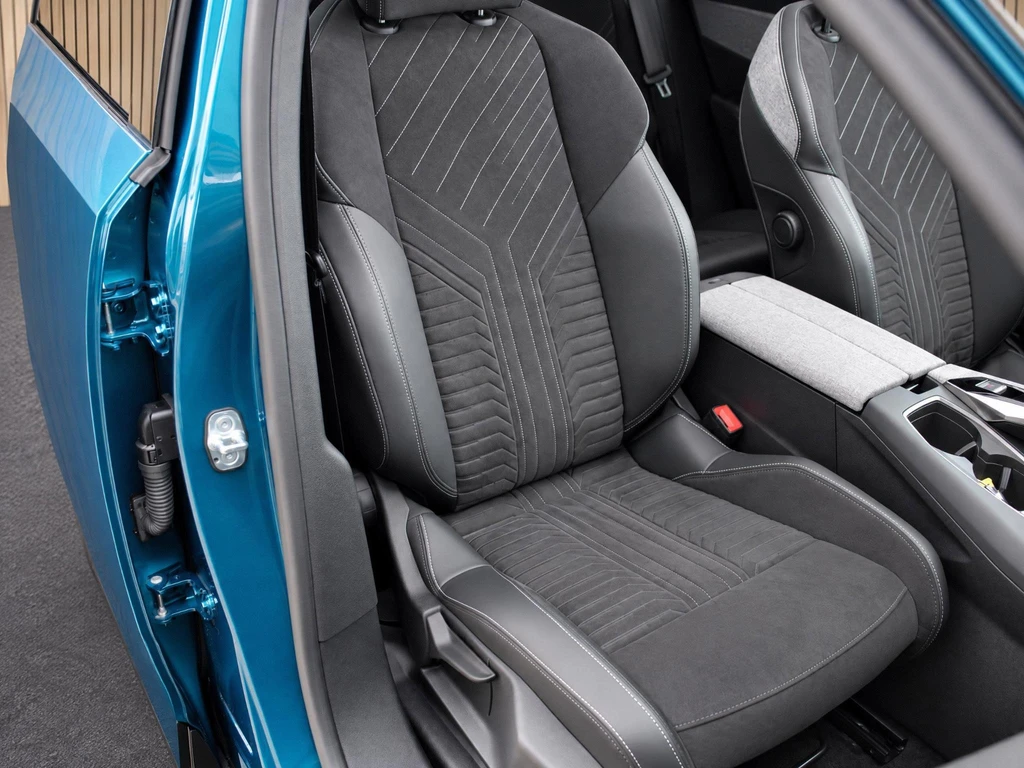 Peugeot e-3008 – foto 13