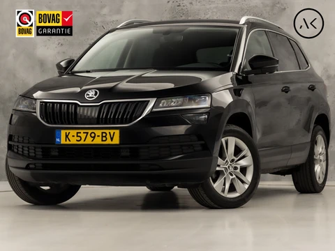 Škoda Karoq 1.0 TSI Sport (VIRTUAL COCKPIT, APPLE CARPLAY, GROOT NAVI, KEYLESS, GETINT GLAS, CLIMATE, SPORTSTOELEN, PARKEERSENSOREN, CRUISE, NIEUWE APK, NIEUWSTAAT)