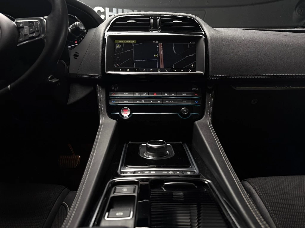 Jaguar F-PACE – foto 22