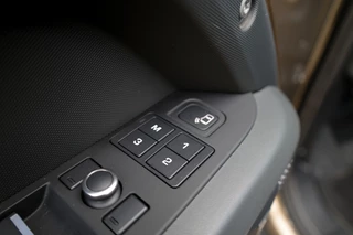 Land Rover Defender – thumbnail 26