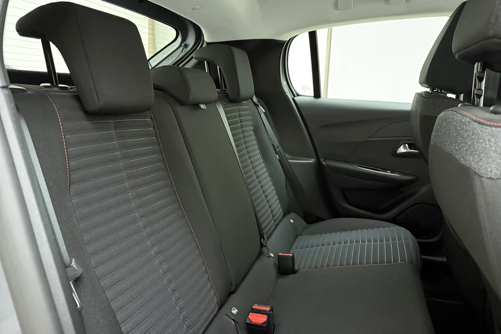Peugeot e-208 – foto 12