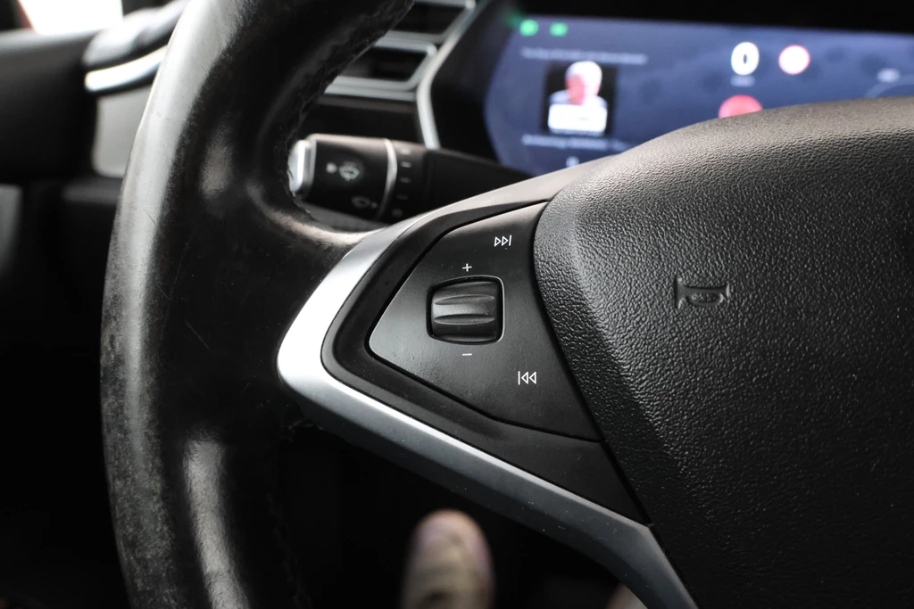 Tesla Model X – foto 23