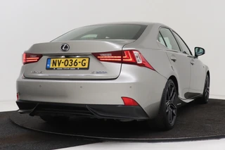 Lexus IS – thumbnail 8