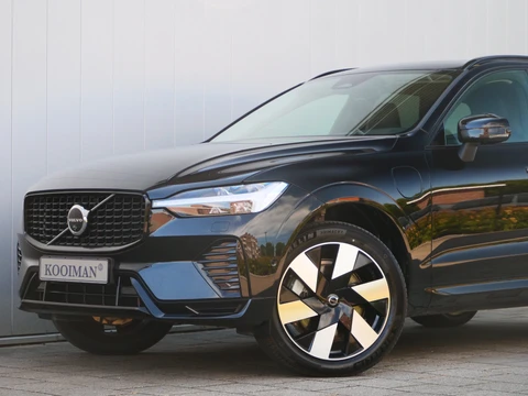Volvo XC60 2.0 T8 Plug-in hybrid AWD Plus Dark 455 Pk Automaat Navi / DAB / Leer / Camera / 20 inch / Pano-dak