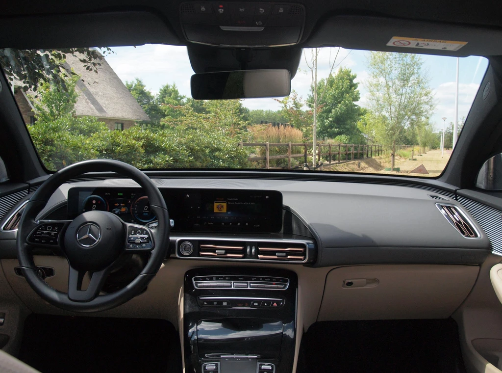 Mercedes-Benz EQC – foto 15