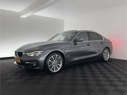 BMW 3 Serie 330e High Executive Luxury-Line (Plug-in) (INCL-BTW) Aut. *PANO | LEATHER | FULL-LED | MEMORY-PACK | HARMAN/KARDON-AUDIO | BLINDSPOT | KEYLESS | CAMERA | NAVI-FULLMAP | DAB | PRIVACY-GLASS | ECC | HEAD-UP | PDC | 18''ALU*