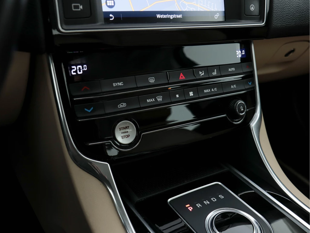 Jaguar XE – foto 13