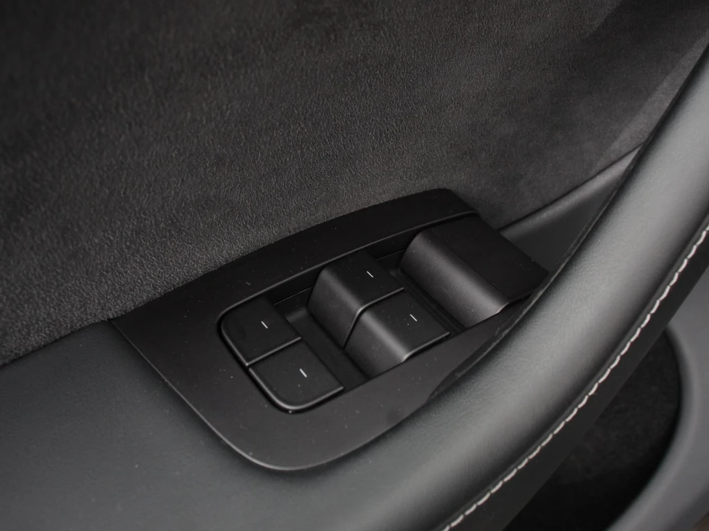 Tesla Model Y – foto 16