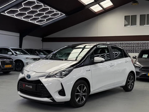 Toyota Yaris 1.5 Hybrid Bi-Tone Bluetooth