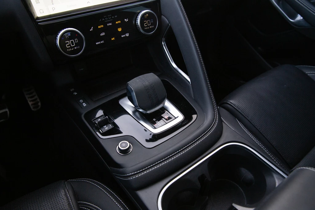 Jaguar E-PACE – foto 7