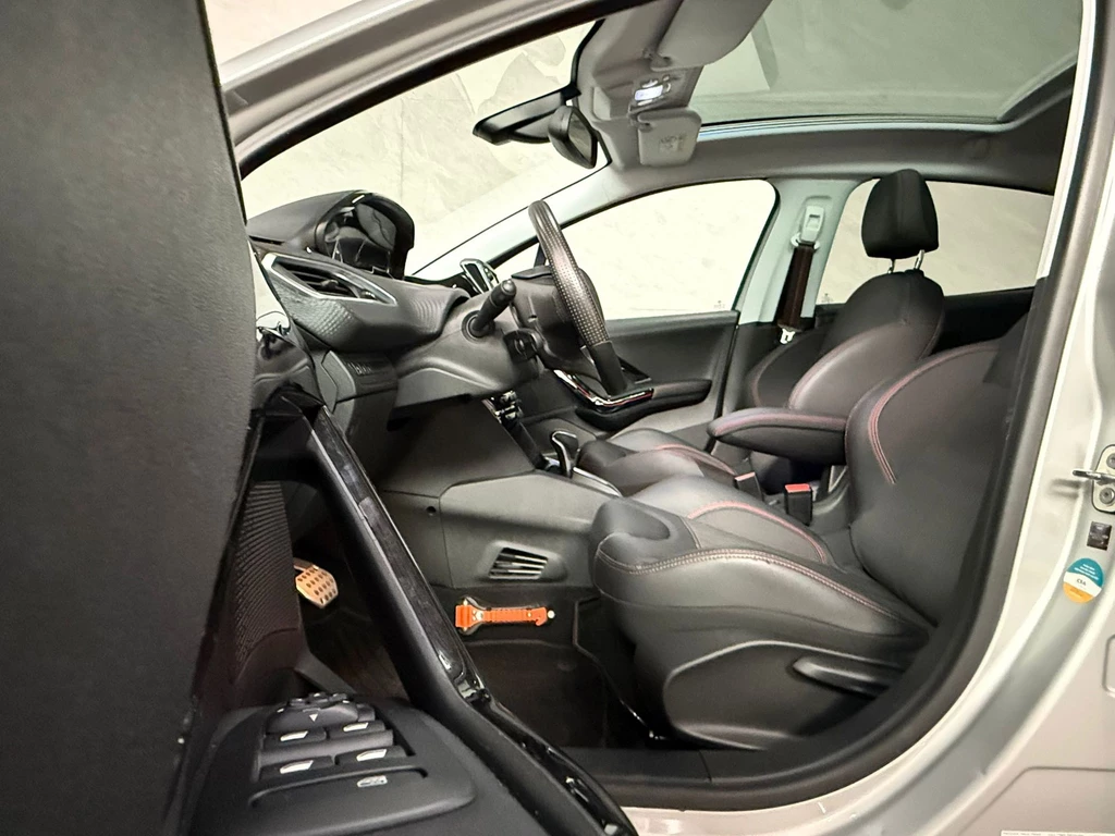Peugeot 208 – foto 11