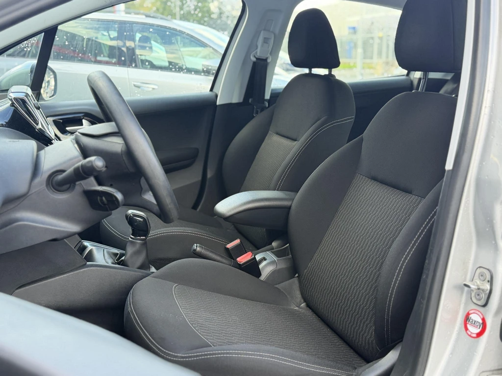 Peugeot 208 – foto 11