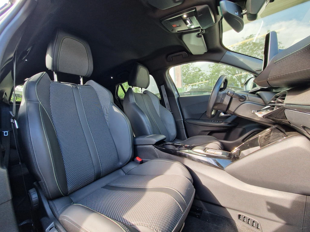 Peugeot e-2008 – foto 11