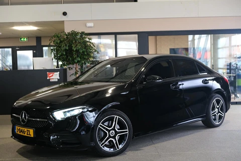 Mercedes-Benz A-klasse 250 e Business Solution AMG Navi Cruise CAM Ambient