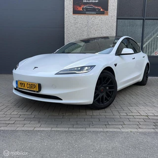 Tesla Model 3 – thumbnail 1