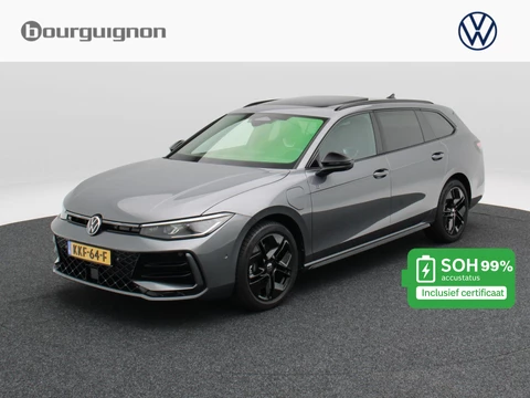 Volkswagen Passat Variant 1.5 eHybrid 272 Pk Automaat R-Line Business | Stoel/Stuurverwarming | Head Up | Matrix LED | Panorama dak | 360° Camera | Massage | Trekhaak | 18 Inch | 29.438 Km !!