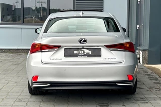 Lexus IS – thumbnail 4