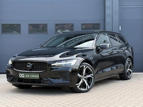 Volvo V60 T8 Plug-in AWD Plus Dark|Long|Pano|H&K|19"|Camera