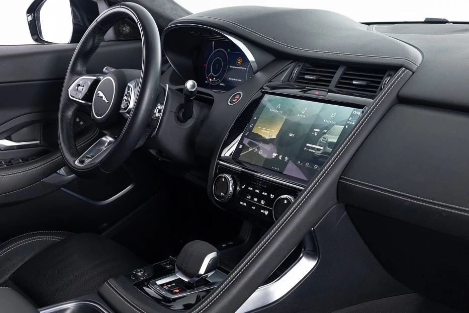 Jaguar E-PACE – foto 9