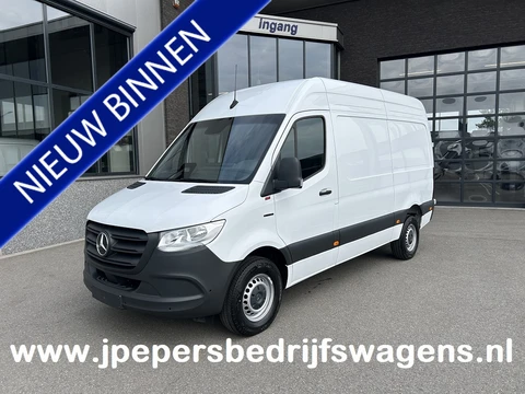 Mercedes-Benz eSprinter 320 L2 H2 Pro 81kWh / Snel laden 115Kw / Trekhaak / Parkeersensoren / MBUX / Navigatie / Camera / Cruise control / Airco / 270 Graden achterdeuren