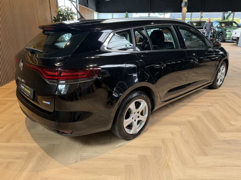 Renault Megane E-Tech – foto 5