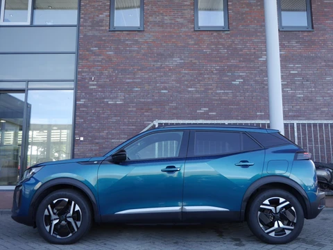 Peugeot e-2008 EV Allure 54 kWh | tot 406km WLTP range | Parkeersensoren voor + achter | Draadloos Apple Carplay/Android Auto | Cruise Control | Privacy Glass
