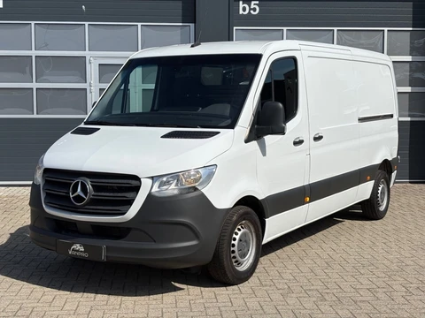 Mercedes-Benz Sprinter 314 CDI 143PK L2H2 Automaat / MBUX / Navi / Dubbele schuifdeur / Trekhaak / Carplay / Cruise / Flippers aan het stuur